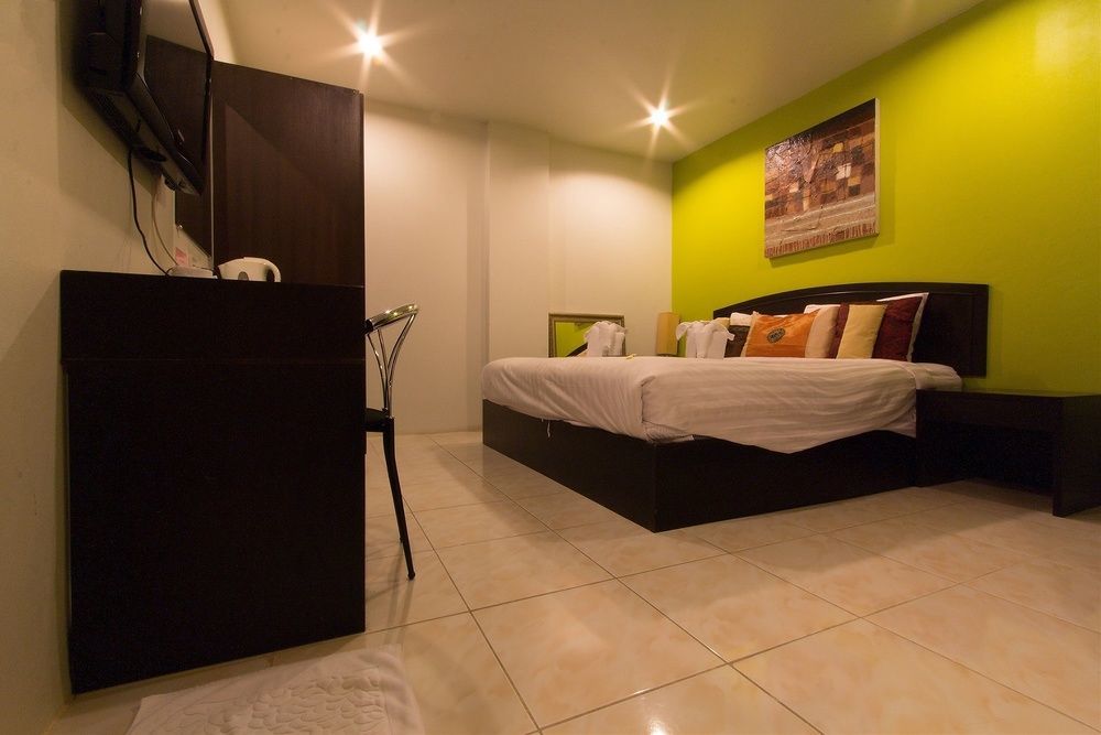 Cool Sea House Hotel Patong Exterior photo