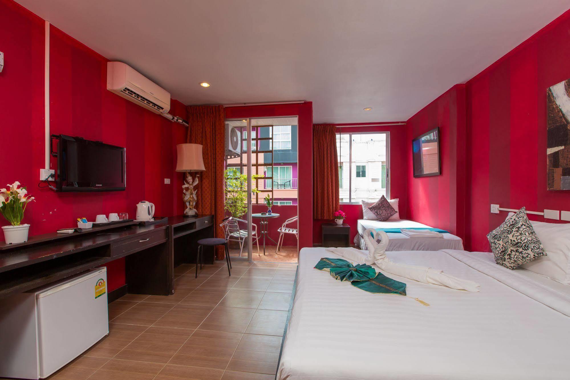 Cool Sea House Hotel Patong Exterior photo