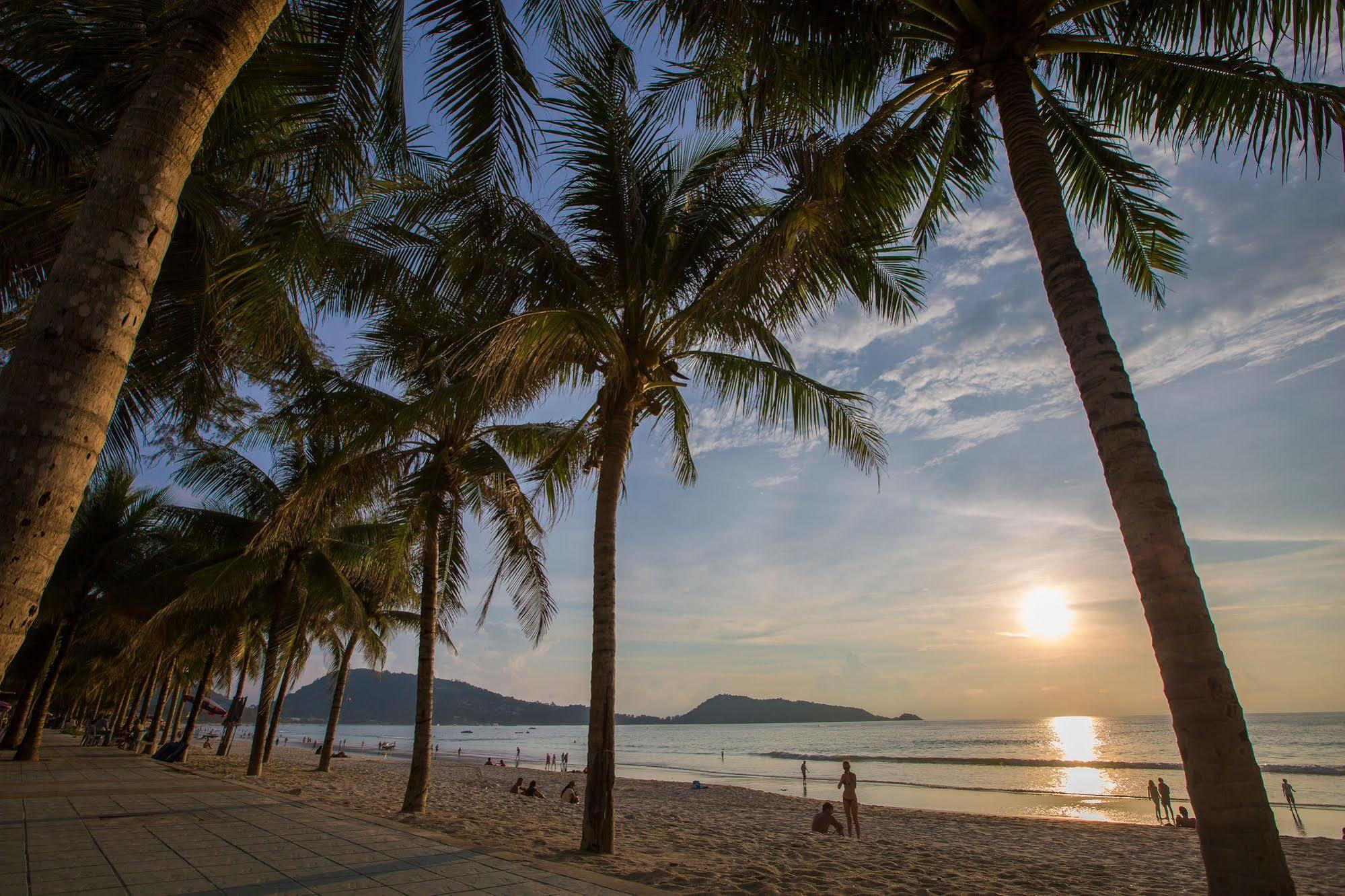 Cool Sea House Hotel Patong Exterior photo