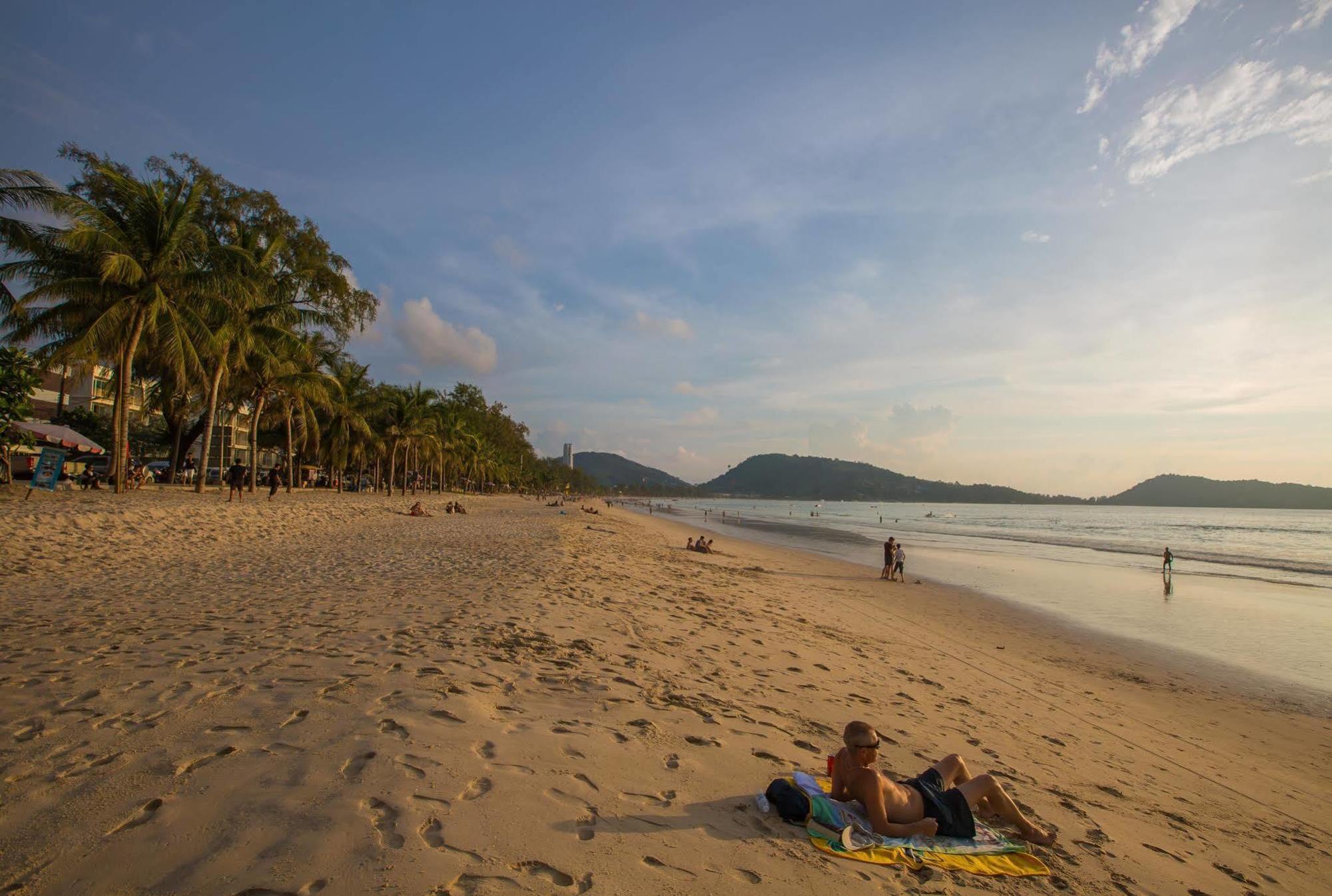 Cool Sea House Hotel Patong Exterior photo